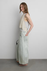 BARREL FIT LIGHT WASH JEAN