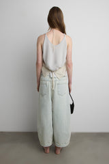 BARREL FIT LIGHT WASH JEAN