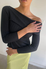 OFF THE SHOULDER KNIT TOP