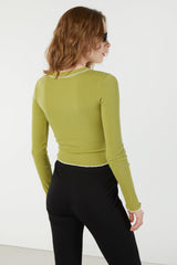 CONTRAST STITCH TOP